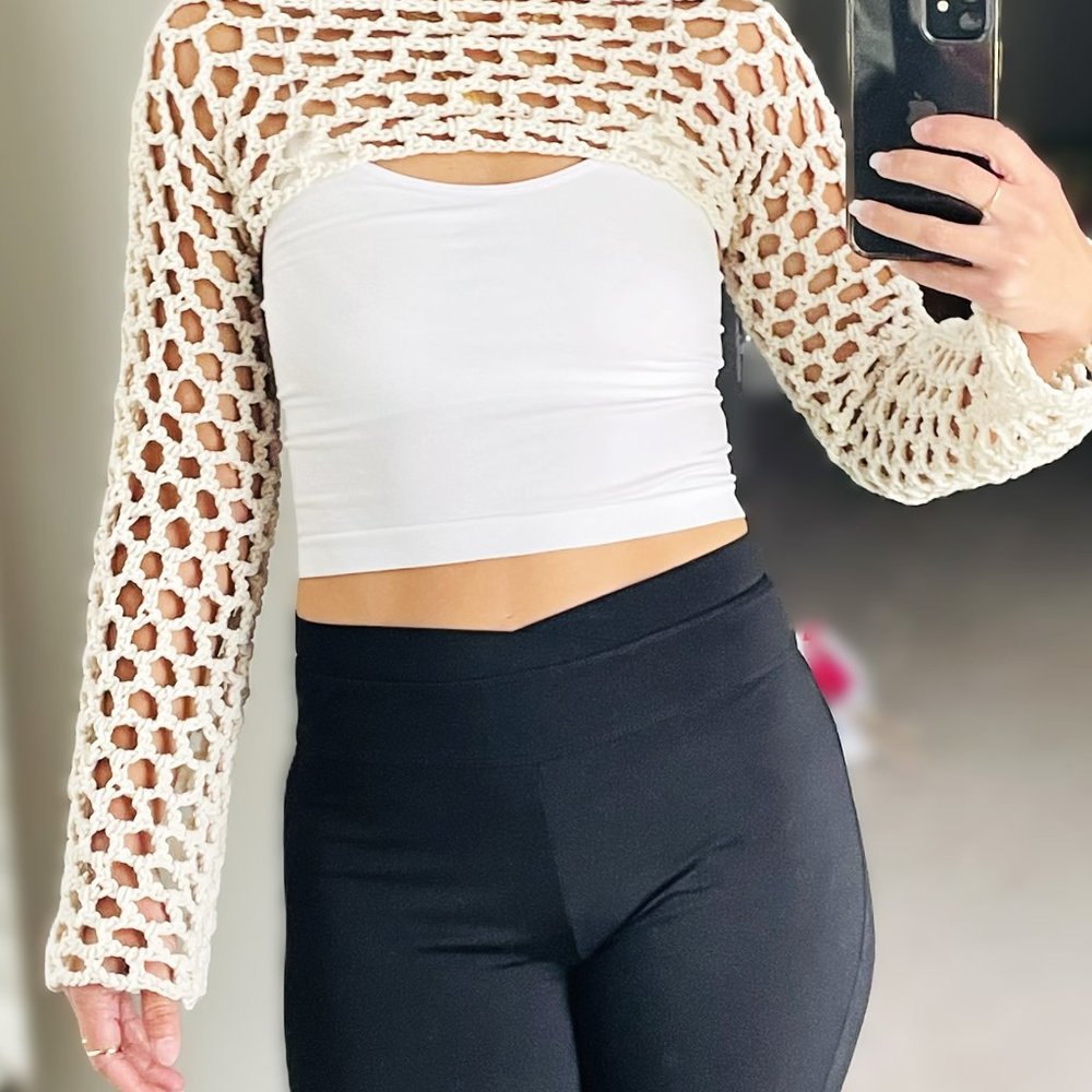 THIS IS A MODEL PICTURE OF SLEEVE SHRUG